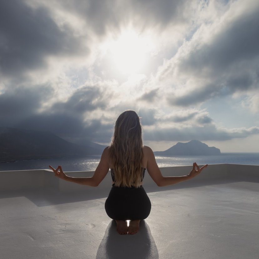 Flory Alys Bonaert in seated meditation — sound & yoga classes in Vienna